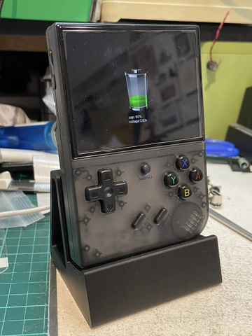 RG35XX Plus Charging Base Magnet Stand
